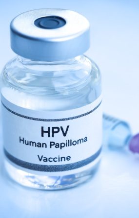 Ilustrasi penyebaran hoaks vaksin di masyarakat melalui media sosial